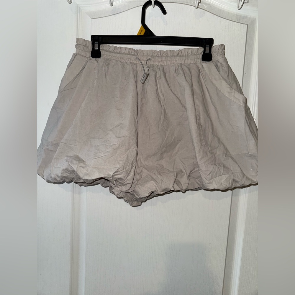 MARBLE Bubble Hem Shorts in Light Taupe